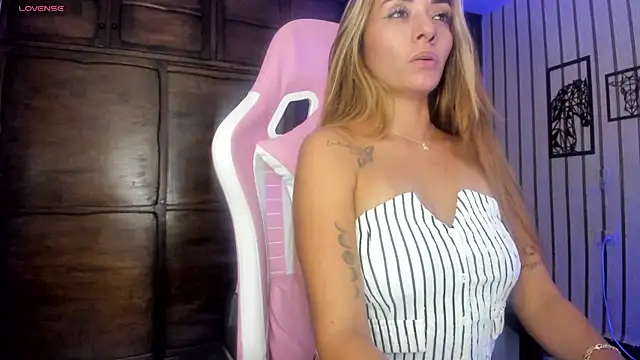Snapshot of Luisa_Red chatting on April 2026 02:29:02 AM Luisa Red online show from April 2026 02:29:02 AM