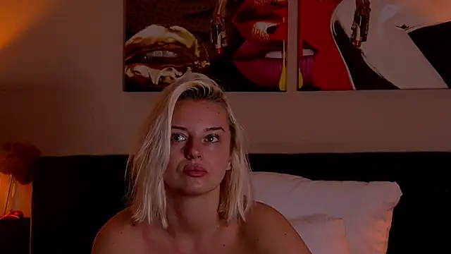 Snapshot of NataliaVelour chatting on September 2025 04:06:01 AM NataliaVelour online show from September 2025 04:06:01 AM