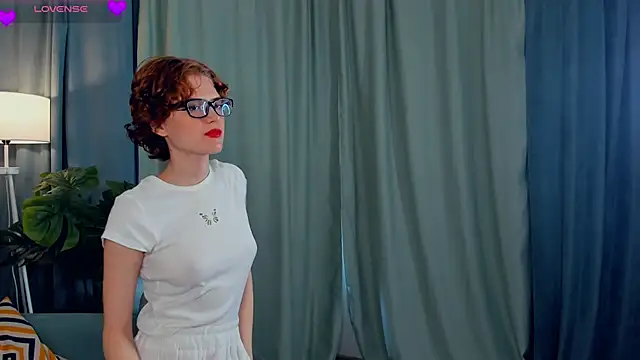 Snapshot of EdlinGathright chatting on September 2025 04:35:01 AM EdlinGathright online show from September 2025 04:35:01 AM