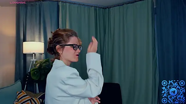 Snapshot of EdlinGathright chatting on October 2025 03:42:02 AM EdlinGathright online show from October 2025 03:42:02 AM