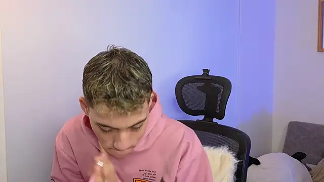 yulian vasquez online show from October 2025 12:25:01 PM