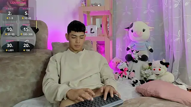 LoganTwink18 online show from February 2026 01:24:02 AM