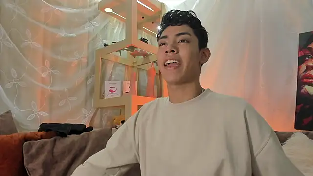 LoganTwink18 online show from April 2026 11:05:02 PM