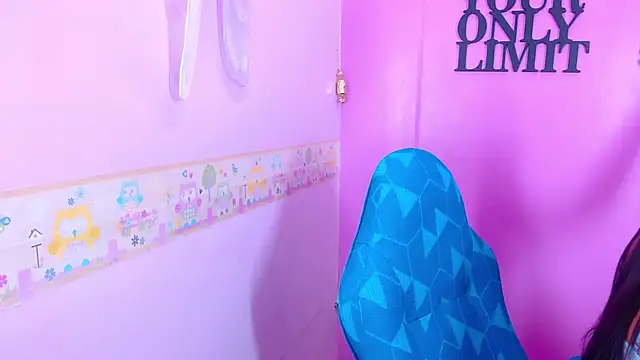 EMMA ROGGER online show from September 2025 06:30:02 PM