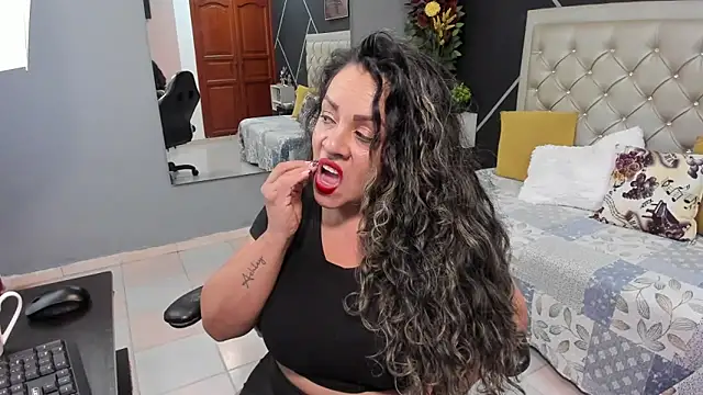 Snapshot of kris_milff chatting on October 2025 06:42:01 PM kris milff online show from October 2025 06:42:01 PM