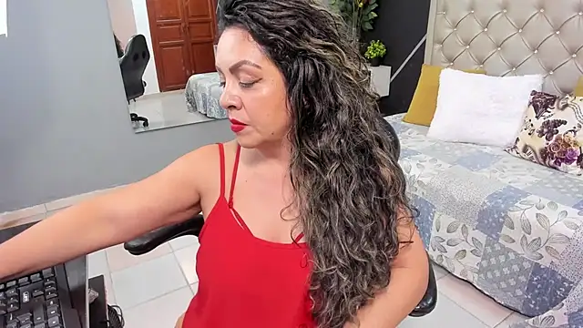 Snapshot of kris_milff chatting on October 2025 06:52:01 PM kris milff online show from October 2025 06:52:01 PM