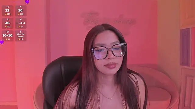 Snapshot of SophieHouston_ chatting on July 2026 06:47:02 AM SophieHouston online show from July 2026 06:47:02 AM