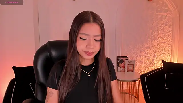 Snapshot of SophieHouston_ chatting on July 2026 04:48:02 AM SophieHouston online show from July 2026 04:48:02 AM