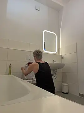 SexyLeon8 online show from April 2026 04:08:01 PM