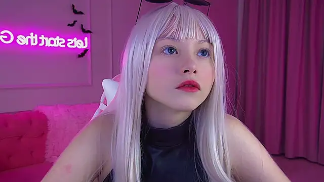 Snapshot of KeiraAsti chatting on October 2025 06:20:01 PM KeiraAsti online show from October 2025 06:20:01 PM