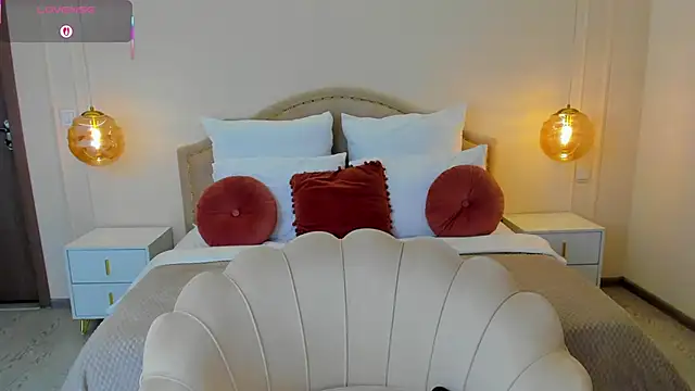 MilaMour online show from December 2025 08:18:02 PM