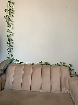 StrawberryXpeach online show from April 2026 11:19:01 AM