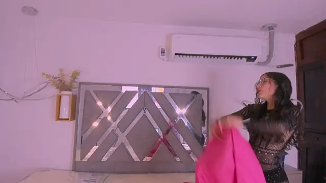 Akira Hime online show from September 2025 04:25:01 AM