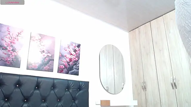 pinky f00x online show from March 2026 07:17:01 PM