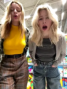 Snapshot of Cum_girlss chatting on October 2025 04:13:01 AM Cum girlss online show from October 2025 04:13:01 AM