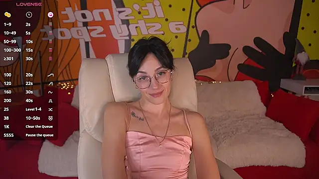 EviLune online show from December 2025 07:25:01 AM