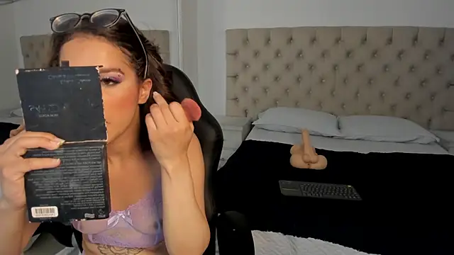 Snapshot of ZoeWestt chatting on September 2025 09:04:02 PM ZoeWestt online show from September 2025 09:04:02 PM