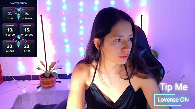 Snapshot of Sarasavage chatting on April 2026 12:40:01 PM Sarasavage online show from April 2026 12:40:01 PM