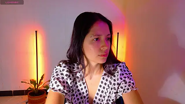 Snapshot of Sarasavage chatting on May 2026 12:34:01 PM Sarasavage online show from May 2026 12:34:01 PM