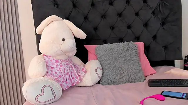 Snapshot of Dulce_Maay chatting on September 2025 04:02:02 AM Dulce Maay online show from September 2025 04:02:02 AM