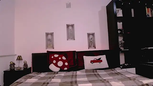 M1kaylaRaven online show from November 2025 05:32:02 AM