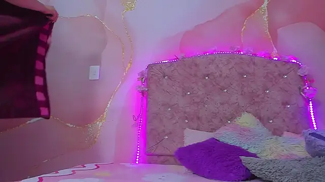 violet taylor  online show from January 2026 02:15:01 AM