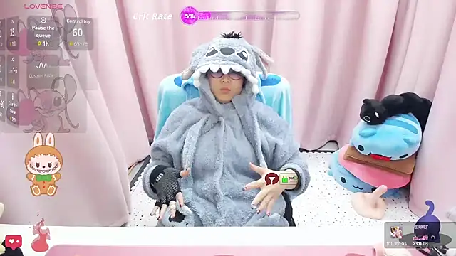 momoLoveLuna online show from March 2026 01:36:02 PM