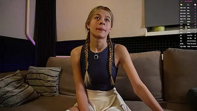 Snapshot of AnneVerity chatting on February 2026 07:39:02 PM AnneVerity online show from February 2026 07:39:02 PM