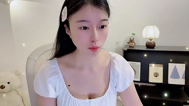 Onechestnut online show from November 2025 06:14:02 AM