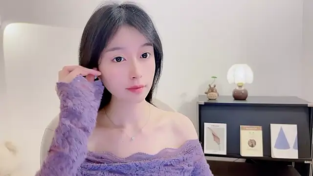 Onechestnut online show from November 2025 05:55:01 AM