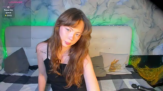 Snapshot of LolaMeddisson chatting on December 2025 09:11:02 PM LolaMeddisson online show from December 2025 09:11:02 PM