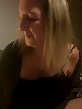 X-Victoria-X online show from October 2025 04:01:02 AM