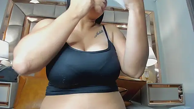 Snapshot of ValentinaBreats chatting on June 2026 12:07:02 PM ValentinaBreats online show from June 2026 12:07:02 PM