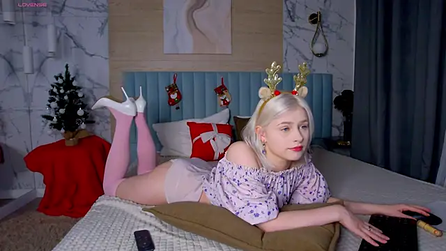 SandyShayes online show from December 2025 05:46:01 AM