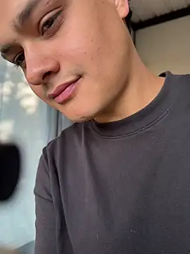 Snapshot of Rose-andres chatting on October 2025 09:27:01 PM Rose-andres online show from October 2025 09:27:01 PM