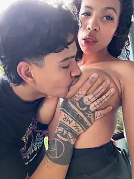 Snapshot of Rose-andres chatting on November 2025 08:02:01 PM Rose-andres online show from November 2025 08:02:01 PM