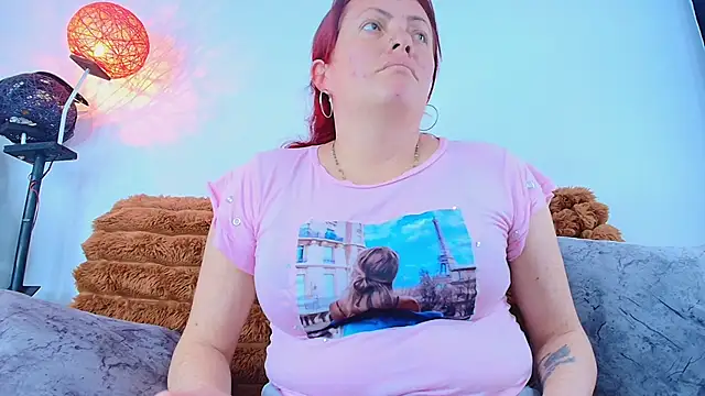 carolinhe  online show from November 2025 08:09:01 PM