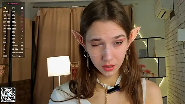 Snapshot of PetraHambelton chatting on October 2025 04:24:01 AM PetraHambelton online show from October 2025 04:24:01 AM