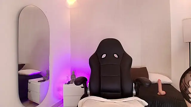 Scaarlettfox online show from September 2025 07:47:01 PM