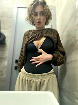 Snapshot of KellyKeler chatting on November 2025 12:31:02 PM KellyKeler online show from November 2025 12:31:02 PM