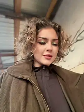 Snapshot of KellyKeler chatting on December 2025 12:56:01 PM KellyKeler online show from December 2025 12:56:01 PM