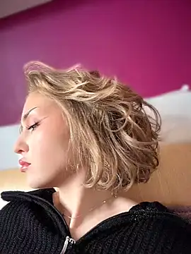 Snapshot of KellyKeler chatting on April 2026 10:09:02 AM KellyKeler online show from April 2026 10:09:02 AM