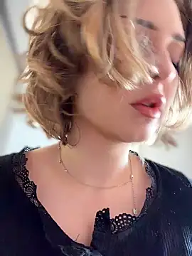 Snapshot of KellyKeler chatting on April 2026 10:44:01 AM KellyKeler online show from April 2026 10:44:01 AM