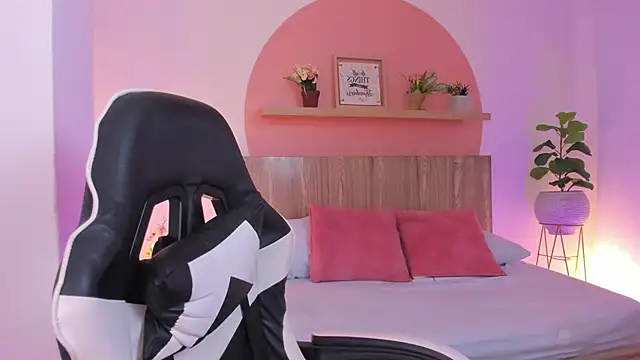 kitty sweeety  online show from September 2025 01:02:01 PM