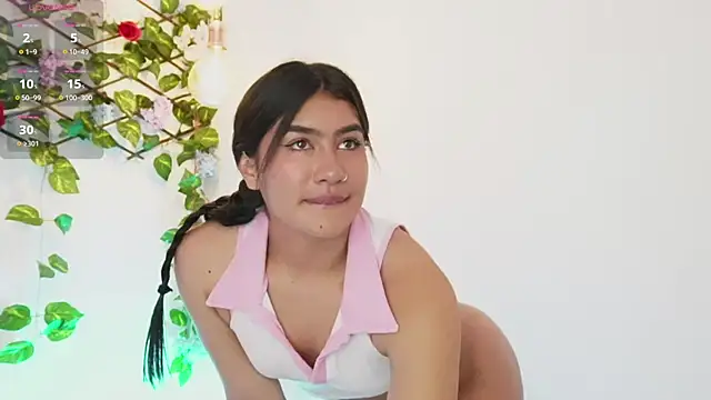 saraBow online show from September 2025 05:59:02 PM