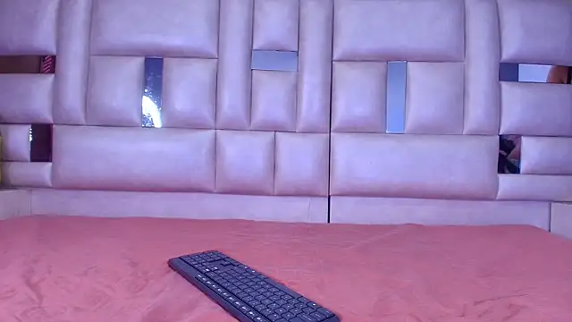 Snapshot of emmacurvy chatting on September 2025 03:06:02 AM emmacurvy online show from September 2025 03:06:02 AM