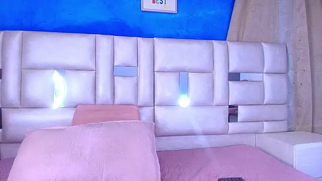 Snapshot of emmacurvy chatting on September 2025 03:21:01 AM emmacurvy online show from September 2025 03:21:01 AM