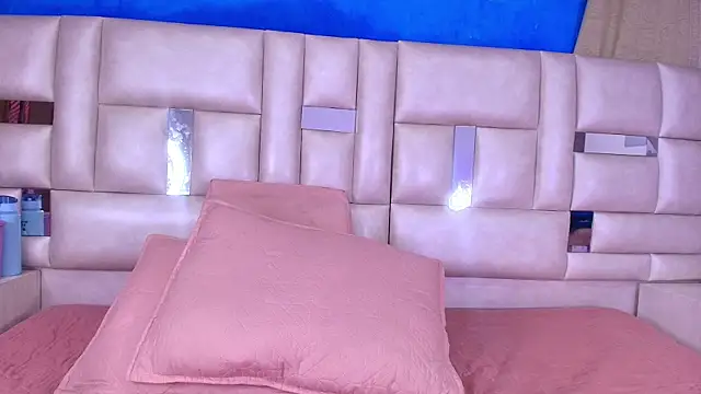 Snapshot of emmacurvy chatting on September 2025 03:10:02 AM emmacurvy online show from September 2025 03:10:02 AM