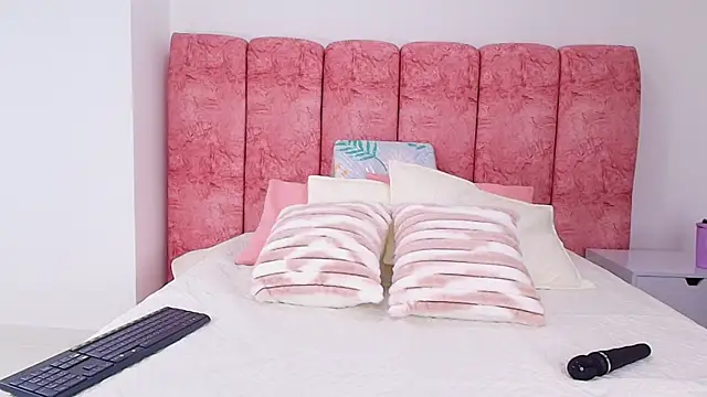 Snapshot of emmacurvy chatting on November 2025 03:07:01 AM emmacurvy online show from November 2025 03:07:01 AM