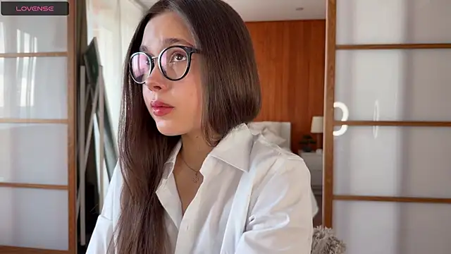 Snapshot of PlumyBun chatting on November 2025 04:22:02 AM PlumyBun online show from November 2025 04:22:02 AM